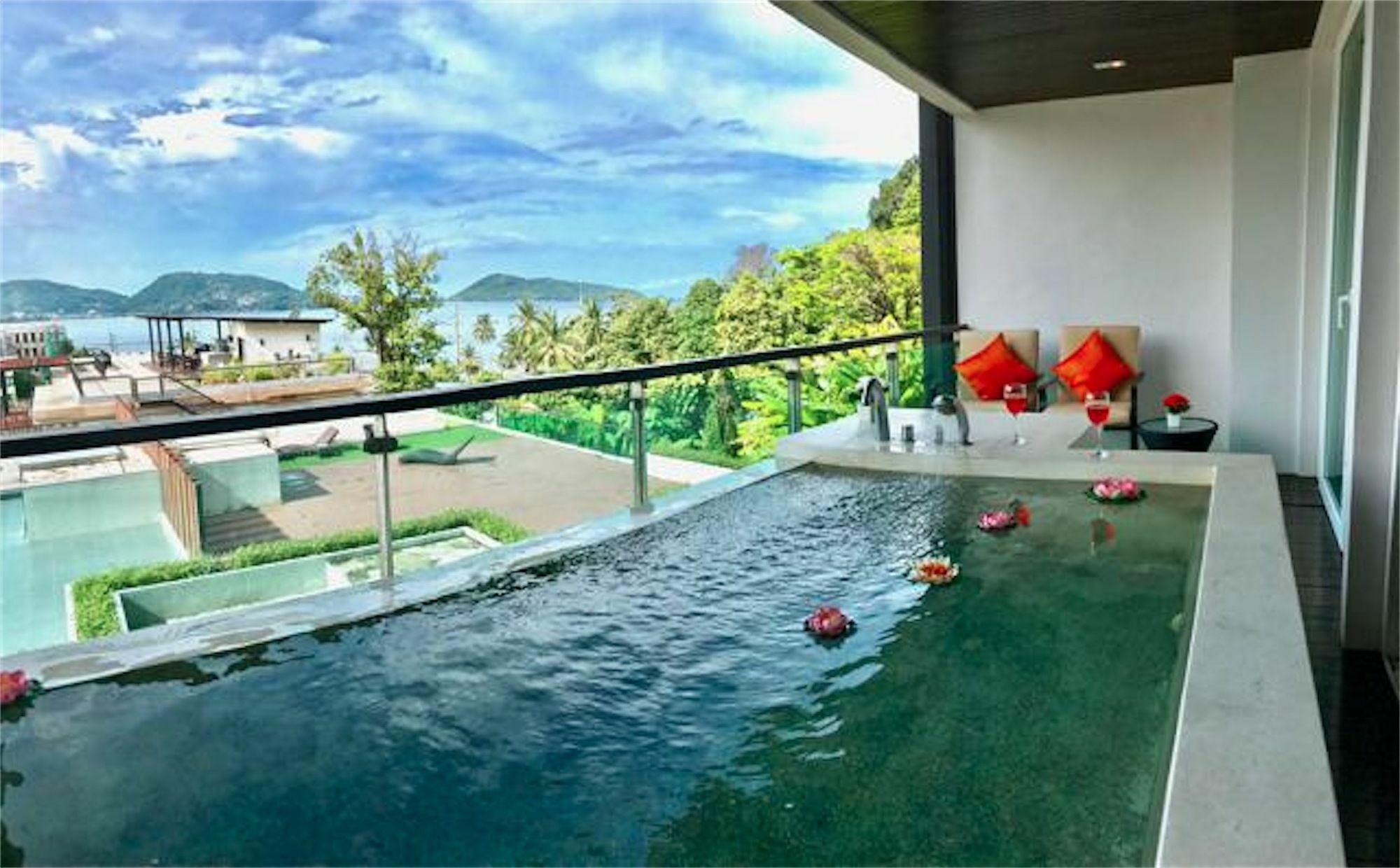 The Privilege Residence : 1 Bedroom Apartment In Patong Exterior photo